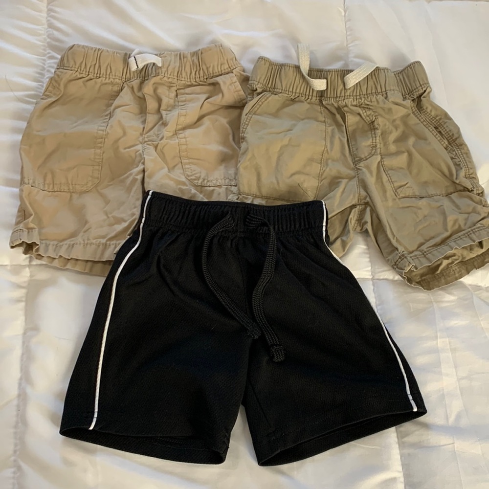 Boy’s 2t shorts bundle.